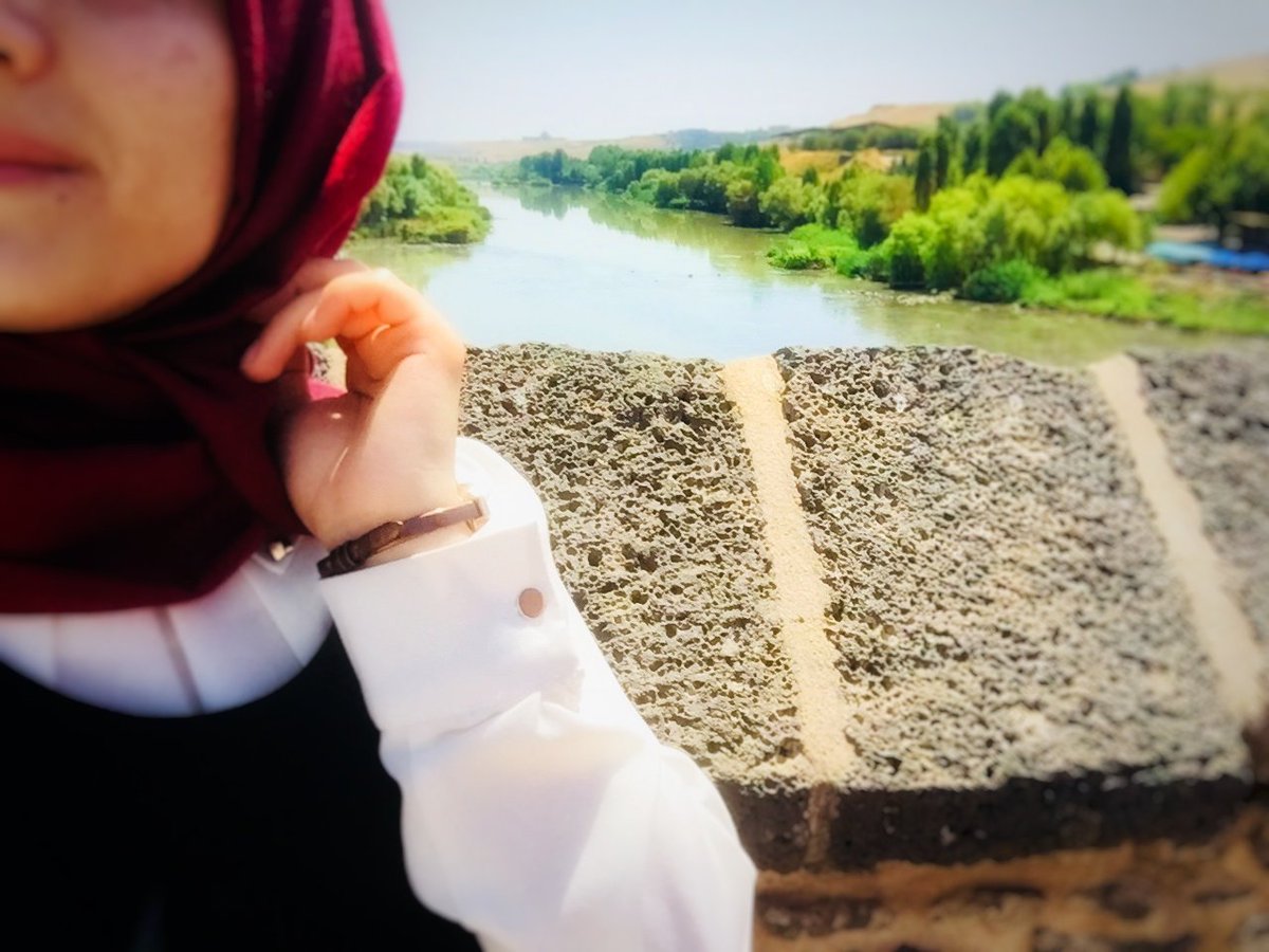 Masum bir masal kahramanlığına inanmak istedik hepsi bu 👈