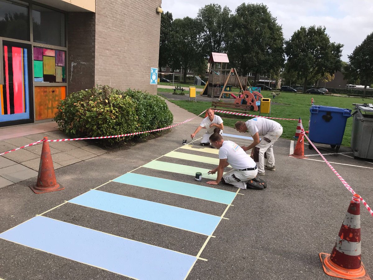 porteschilders's tweet photo. Kleurrijk zebrapad....... https://t.co/af5dZkju6o