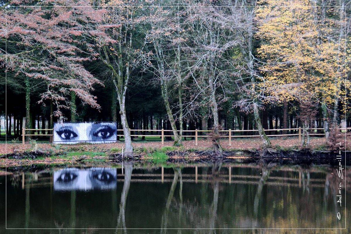 Après un repas, une réunion, une activité sur notre domaine, profitez de notre Parc de Sculptures de 31ha pour une balade culturelle.
📸"Barbara2012 -Violaine Dejoie Robin"@AlainEpaillard
#chateaudesperes #parc_de_sculptures #barbara #portes_de_bretagne #rennes #art_contemporain