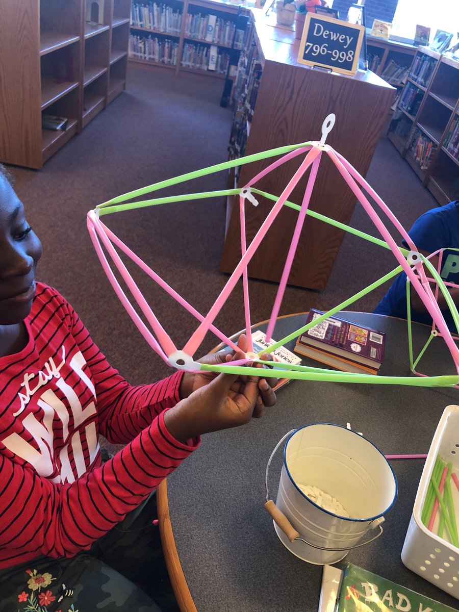 ComancheLibrary's tweet photo. Building, Creating, Reading OH MY! #ems_libraries #EMSproud @mmendellAP https://t.co/LkgtKK1qLx