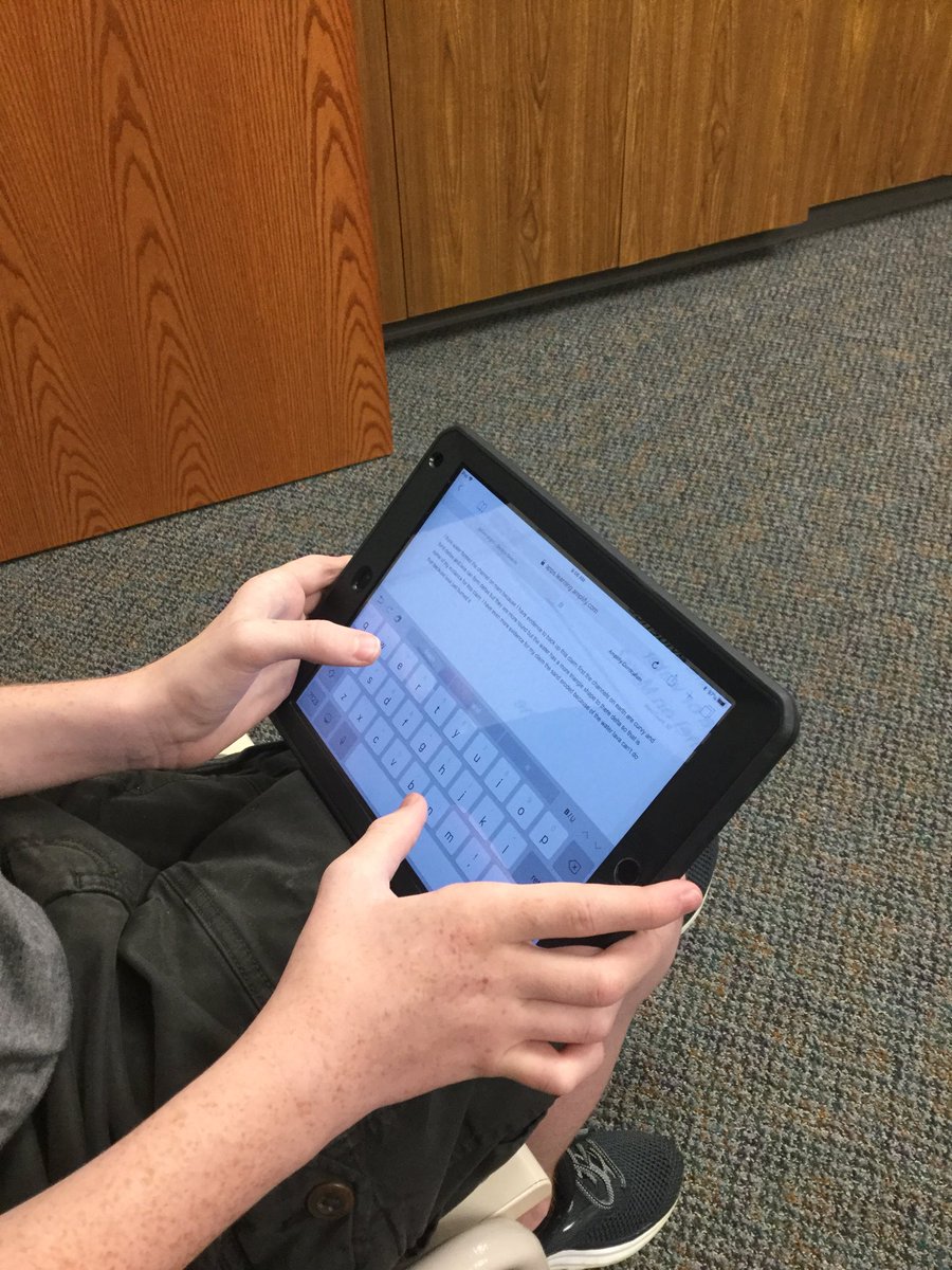 MicaylaKDunn's tweet image. Did you know scientists write? These student planetary geologists are writing a scientific argument about what geological process formed a channel on Mars! #aurorahuskies #7science #highlevelthinking ⁦@amplify⁩