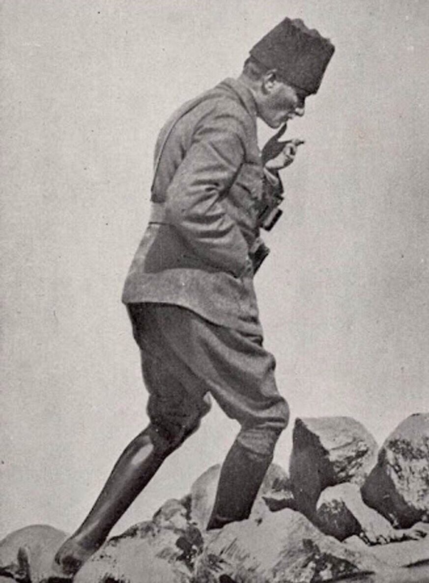 "Zafer, "zafer benimdir" diyebilenindir. Başarı ise, "başaracağım" diye başlayarak sonunda "başardım" diyebilenindir."

Mustafa Kemal Atatürk / 30 Ağustos 1924
#30AğustosZaferBayramı