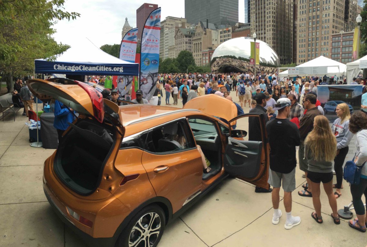 IllinoisACT's tweet photo. National Drive Electric Week events are being hosted in #Evanston and #Naperville. Get your butt in a seat of an #EV for a test drive and learn why #EVs are so cool! https://t.co/nGYVlULIIF #NDEW2018 @cubillinois @CityofEvanston @ChargePointnet @NatDriveElecWk https://t.co/EqeH0Qv4r1