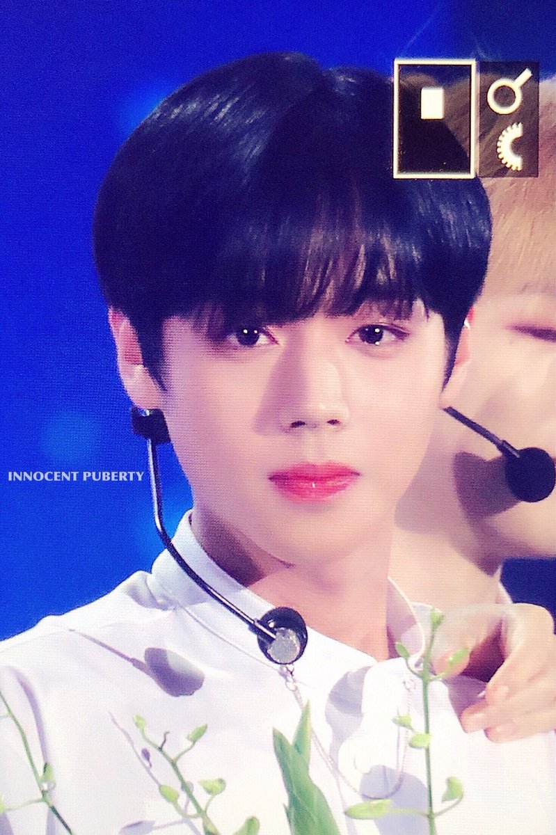 박지훈 흑발 너무 예버서 눈ㅁ무리.. | 인스티즈