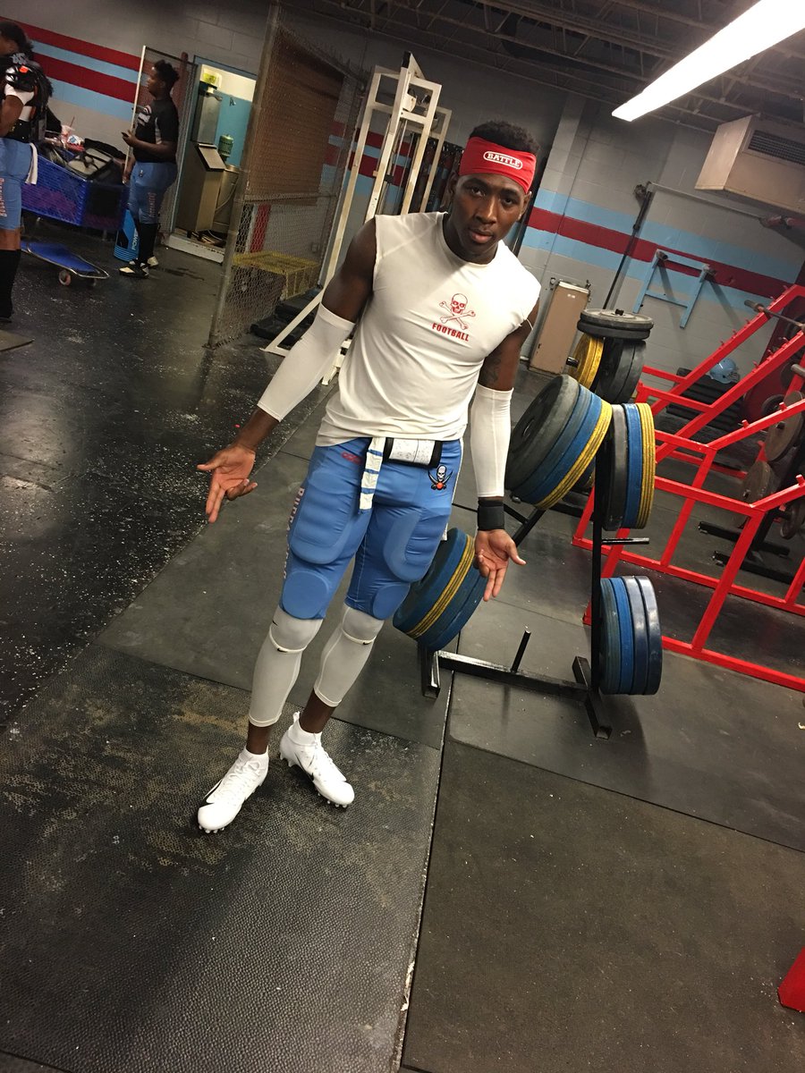 Michealf24's tweet photo. Game Day โ ๏ธ๐ต๐ด #Grind4it https://t.co/JFfK5KZBhd