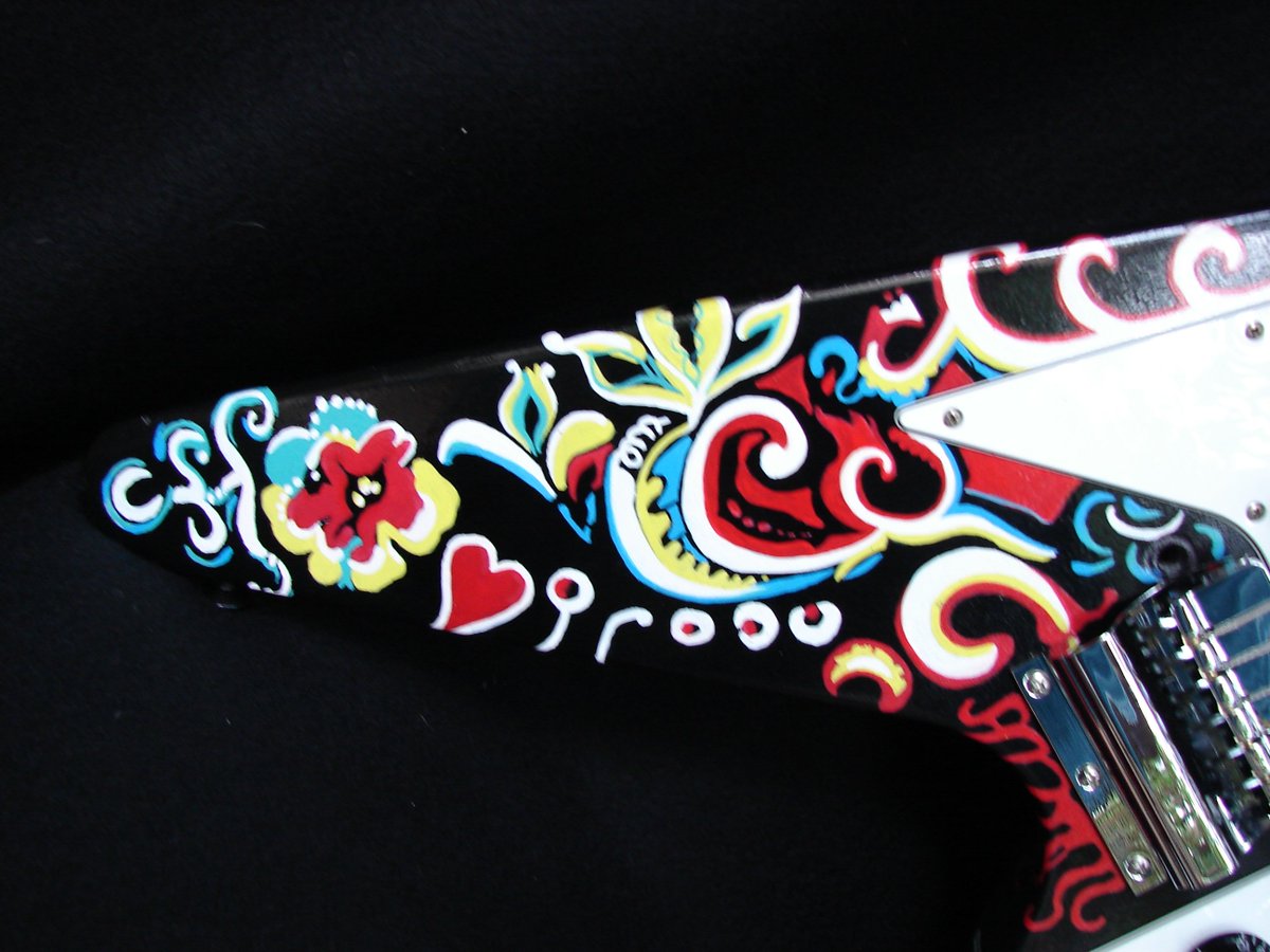 Work done by hand taking care of every detail based on the original design of the flying V by Jimi Hendrix.
By: Vicky Suarez