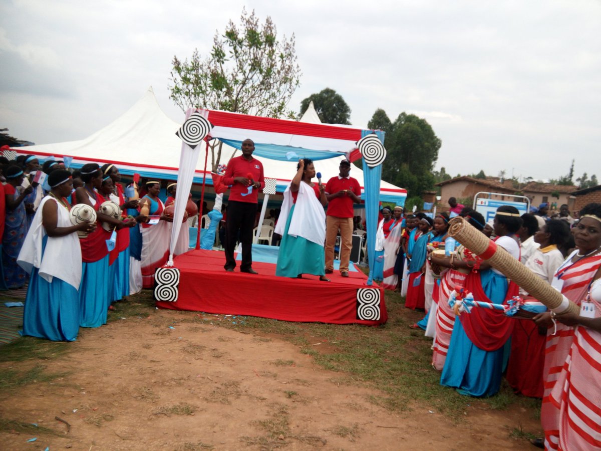 rulindo_Fpr's tweet photo. Uyu munsi kuwa 30/08/2018, ibikorwa byo kwamamaza abakandida Depite b'Umuryango FPR INKOTANYI @rulindo_Fpr byakomereje mu murenge ya Rukozo na Ngoma.
Abanyamuryango bari bafite morale nyinshiii. https://t.co/X9dMQuRyru
