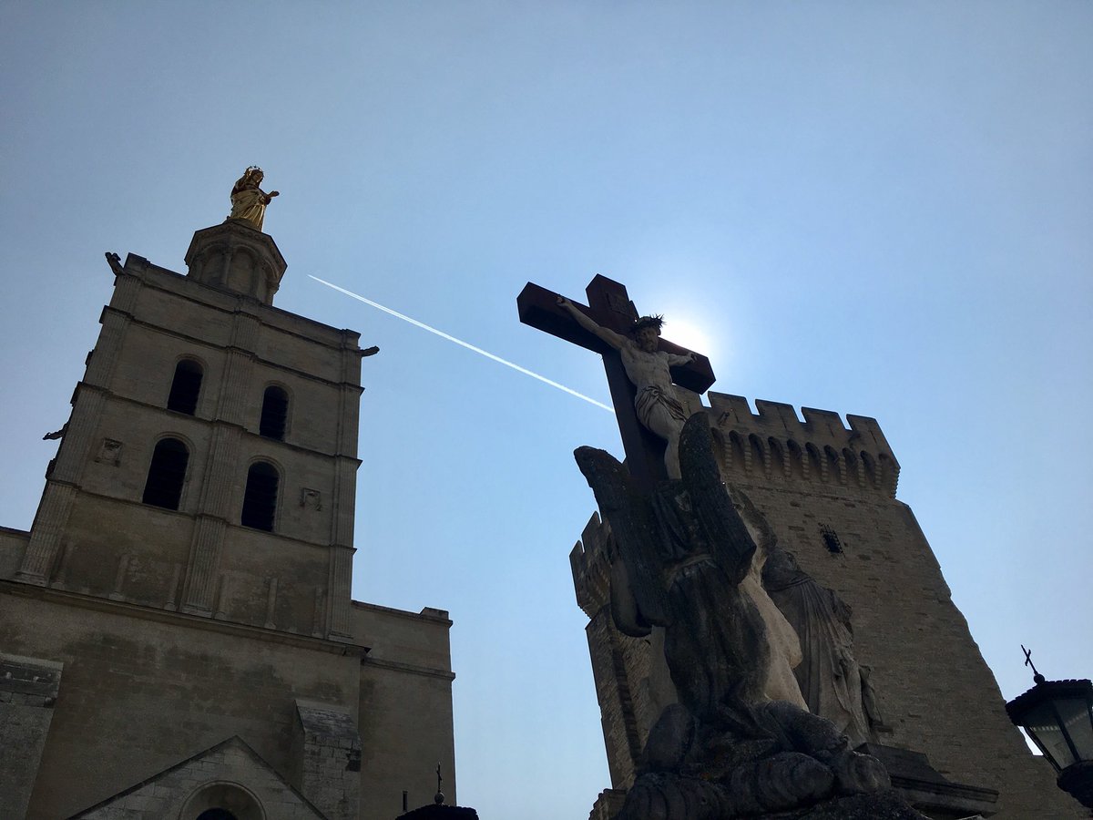 ChouetVadrouil's tweet photo. Un #JeudiArchi et #Jeudiphoto à #Avignon #Vaucluse #RocherdesDoms https://t.co/iTWZNyWMEC
