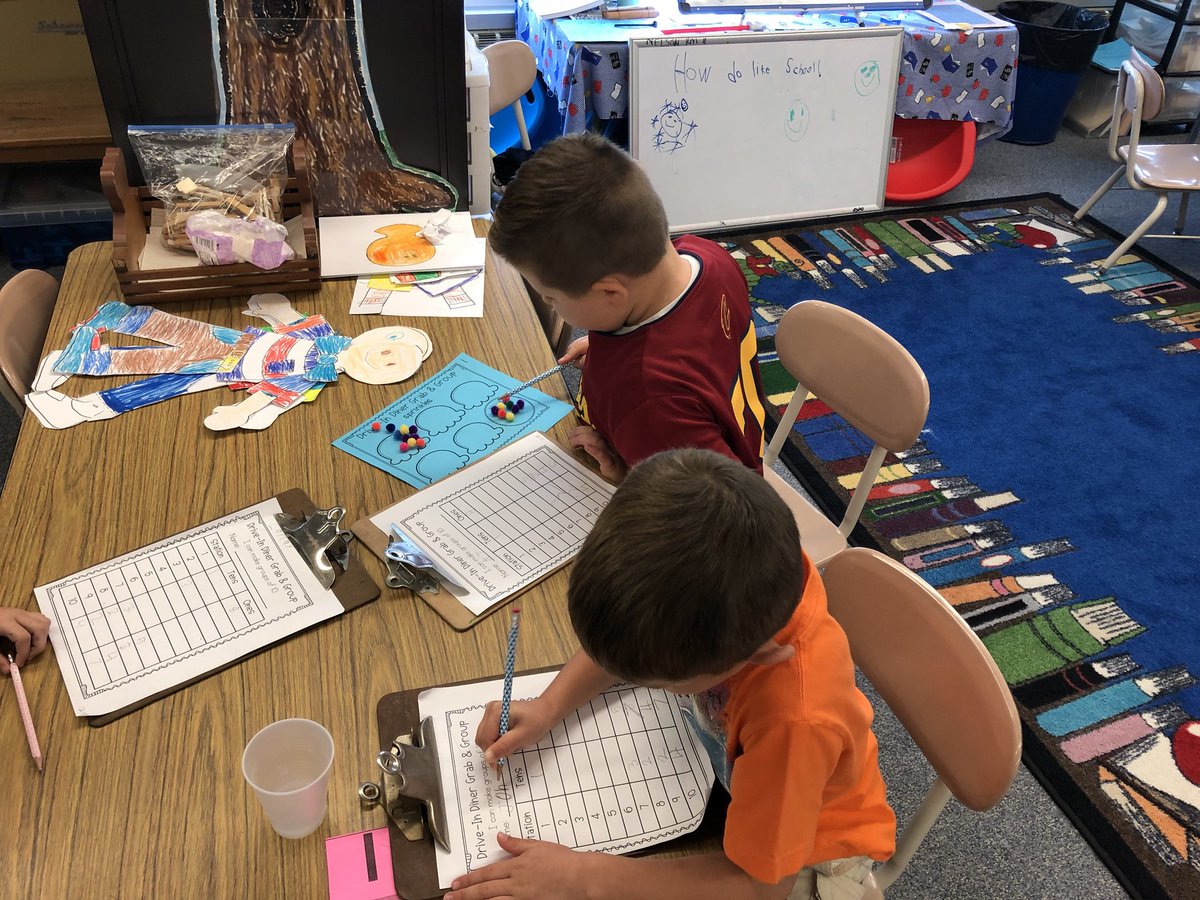 WES_GrantElem's tweet image. Mrs. Nelson’s 1st graders working on making groups of 10 with a “Dine &amp;amp; Dash” Activity! @WESchools #weschools