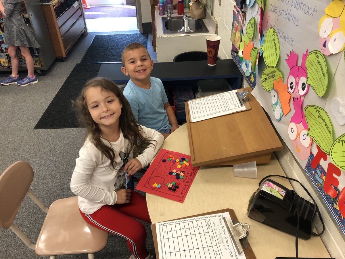 WES_GrantElem's tweet image. Mrs. Nelson’s 1st graders working on making groups of 10 with a “Dine &amp;amp; Dash” Activity! @WESchools #weschools