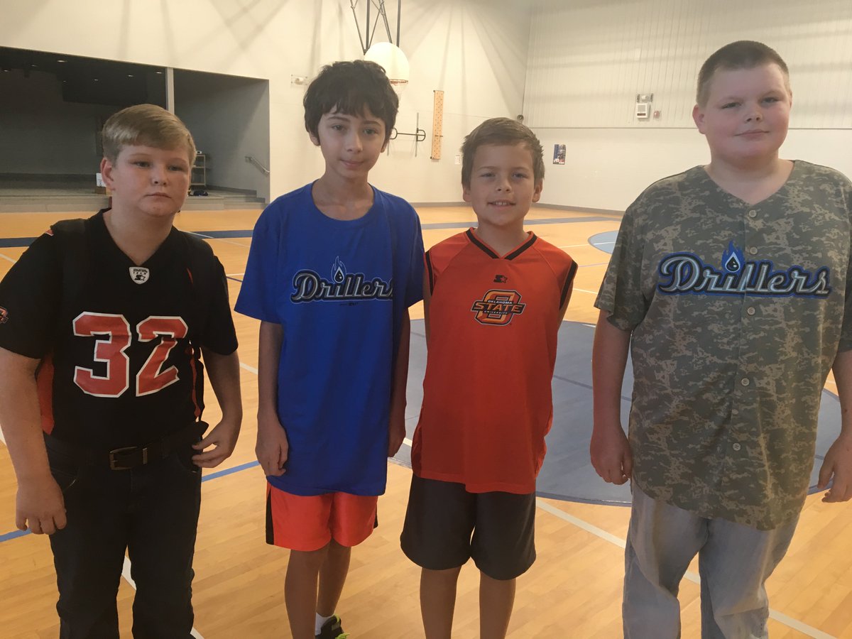 SapulpaMiddleSc's tweet photo. Lots of jerseys were spotted in the hallways of SMS today!  Thank you to everyone who participated in Howdy Week this week! https://t.co/EUaOt4JLsT