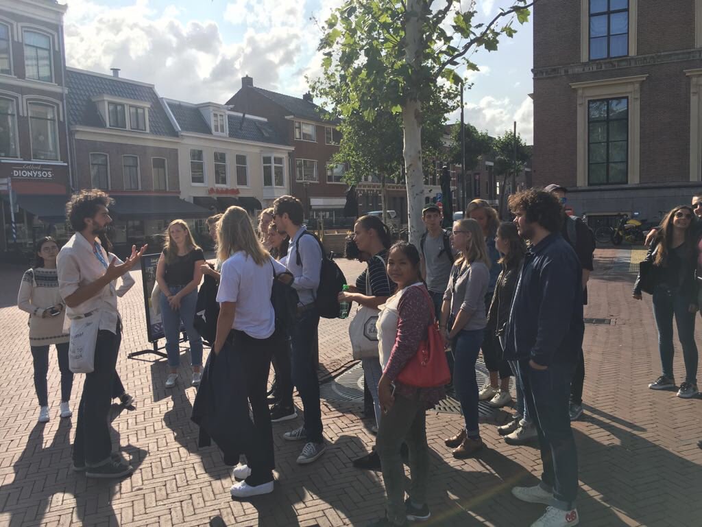 CampusFryslan's tweet photo. Today our master students are on a walking tour through their new student city Leeuwarden! #leeuwardenstudentcity #introday https://t.co/iGpCmaZzMb