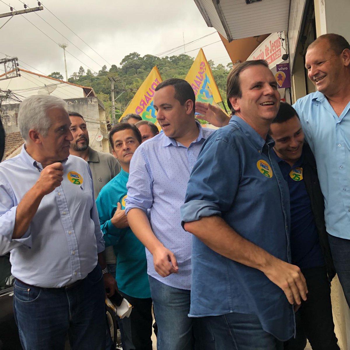 Comte_educacao's tweet photo. A ausência de governo tem deixado a região sofrida, mas o Rio é viável e vamos reverter essa situação. Fortalecer a parceria entre o estado e as cidades e trazer de volta o orgulho de ser cidadão fluminense.

#NossoEstadoTemSolução
#PaesGovernador
#ComteVice
#ComteComPaes
#Vote25 https://t.co/GC8q9ZaAGI
