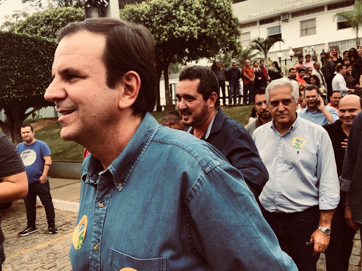 Comte_educacao's tweet photo. A ausência de governo tem deixado a região sofrida, mas o Rio é viável e vamos reverter essa situação. Fortalecer a parceria entre o estado e as cidades e trazer de volta o orgulho de ser cidadão fluminense.

#NossoEstadoTemSolução
#PaesGovernador
#ComteVice
#ComteComPaes
#Vote25 https://t.co/GC8q9ZaAGI