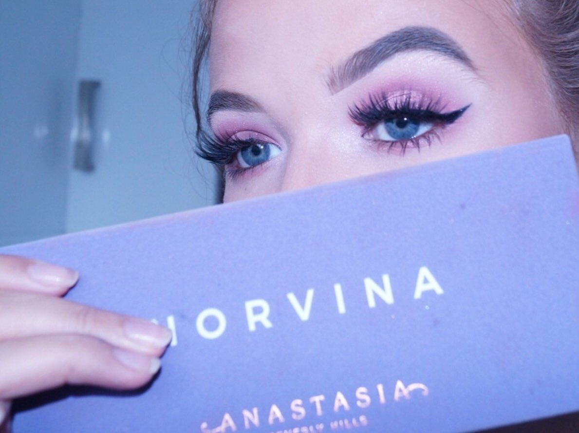 LiviaXMakeup's tweet photo. @UDM_MUAS Some more lol https://t.co/HejgzY8nyD