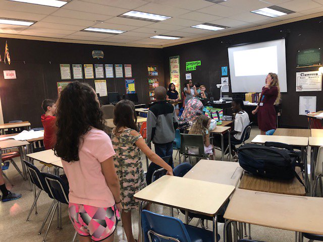 Having a great Early Entry Day! <a href="/PGMSinBCPS/">Pine Grove Middle</a> 6th graders learning their way around lockers and the school, and making some new friends! <a href="/S_Mustipher/">Sam Mustipher</a> @CbyersChristina