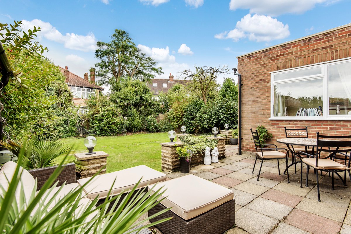 New property! If you are looking for a family home in #Ealing, this detached four bedroom property could be the one! #EalingBroadway #PropertySearch <a href="/KFHproperty/">KFH</a> #WeLoveW5 #W5 #Propertyforsale #Detachedhouse #Londonproperty #KFH kfh.co.uk/west-london/ea…