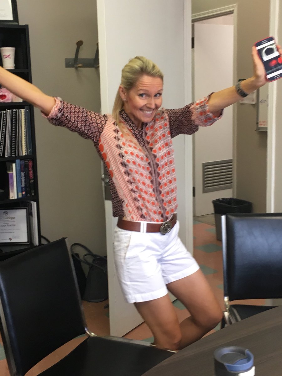 LisaPorter2's tweet photo. When your RA bursts into the office with a great result ... note I had to tell her to stop jumping 😂💪#Superstar @L_Porterlabrats #ScienceGeeksRock @CCSResearch funded work #GLioblastoma Love these moments! https://t.co/HrzR2FeQIC