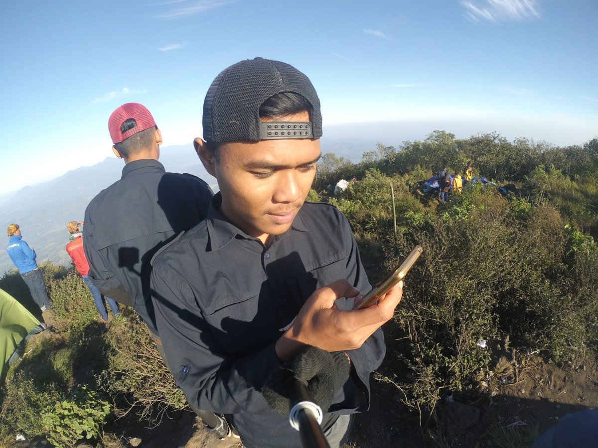 izulgedang's tweet photo. Gunung kelud tangkal jambe, ahh pokona mah maneh jiga embe we!!!!
#IeuOMOnganAing
#SundaBaper
#randaherang https://t.co/DKZBdCf1Dx