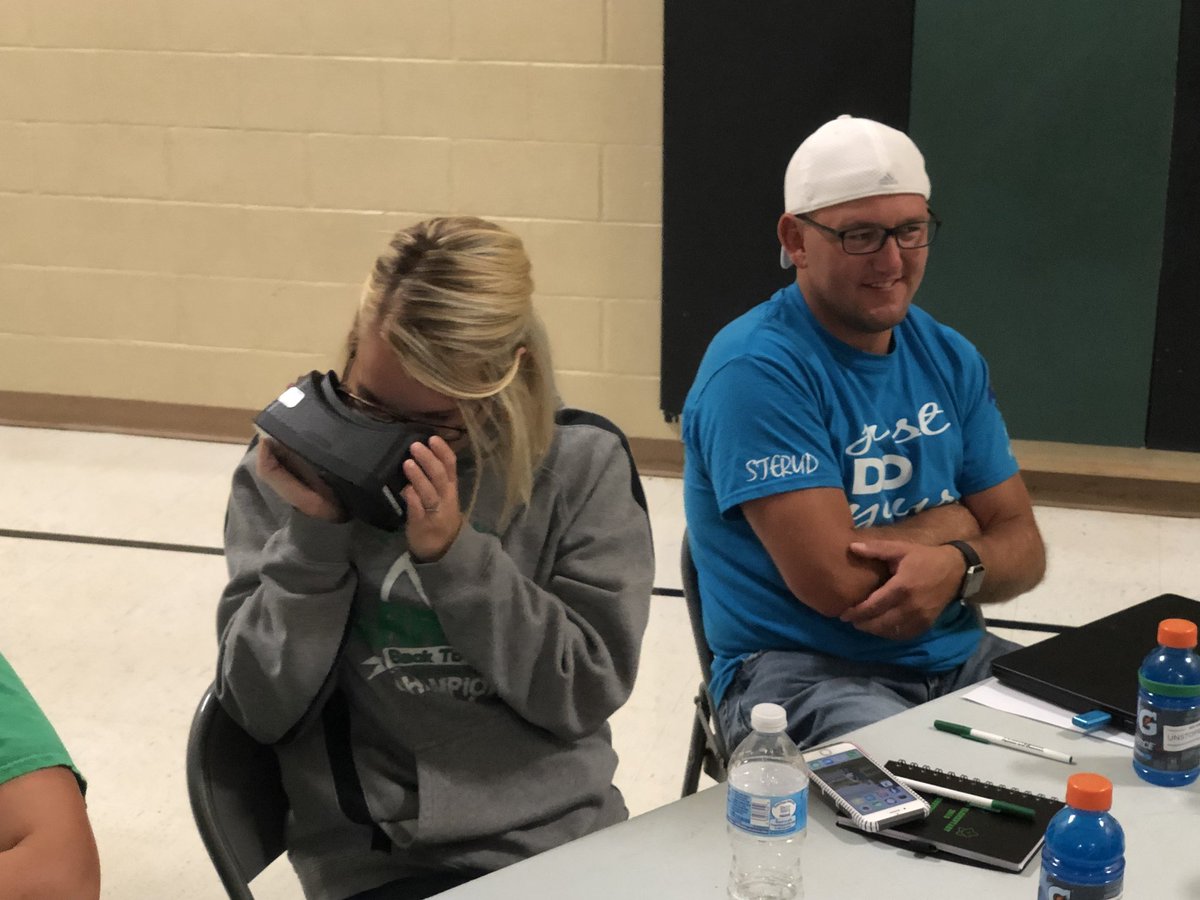 MelWellnitz's tweet photo. PAS Elementary Staff learning how to use our district’s new VR equipment 😊👍🏻 #PASARROWS #Unstoppable https://t.co/wgUXJwOKde