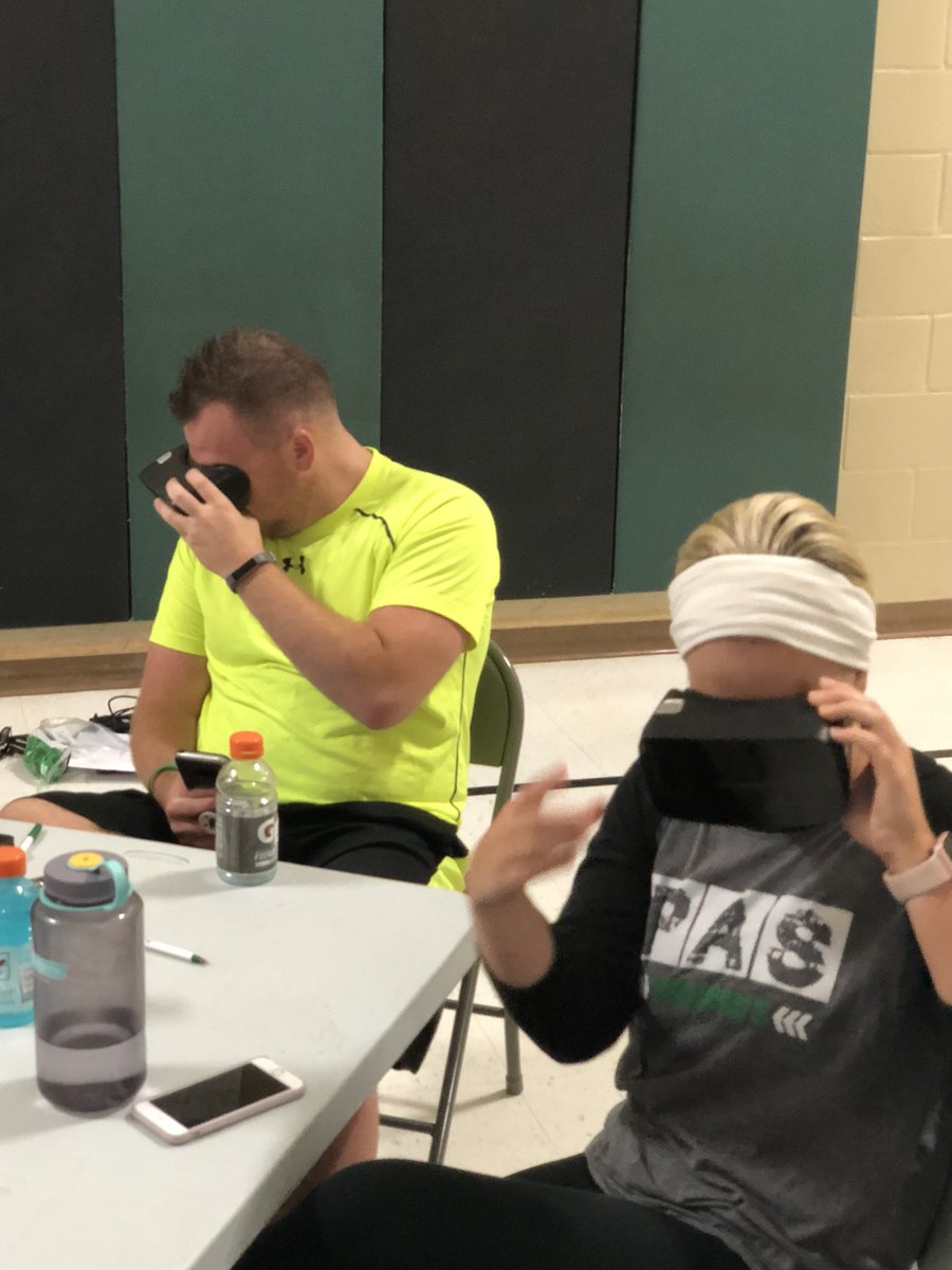 MelWellnitz's tweet photo. PAS Elementary Staff learning how to use our district’s new VR equipment 😊👍🏻 #PASARROWS #Unstoppable https://t.co/wgUXJwOKde
