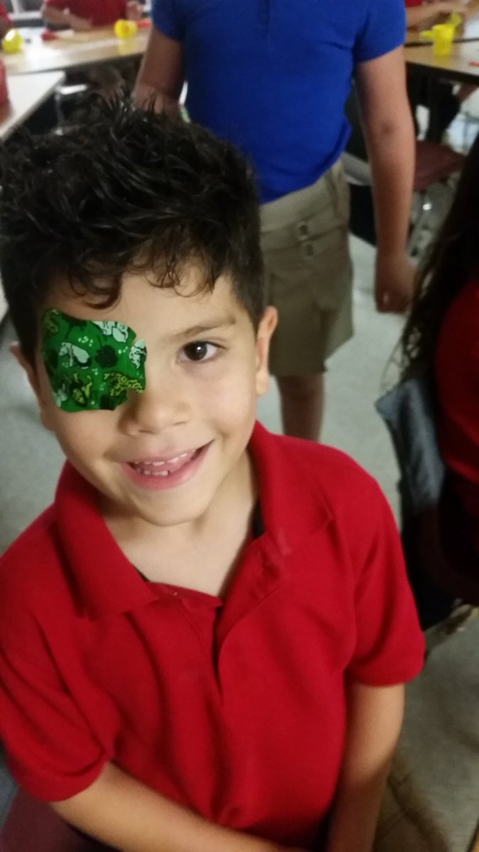 Mr_Marcotte's tweet photo. Students proud of the models they made of toucans! @GTEtoucans https://t.co/xh9LxtCI39