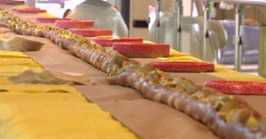 thesavagewiener's tweet image. A Chicago restaurant recently made a 44-foot long hotdog! That’s a big wiener! They unofficially made the world’s largest Chicago Style Hot Dog! The hot dog is topped with mustard, chopped onions, relish, tomatoes, and celery salt!!! #NowThatsBig #JumboSized