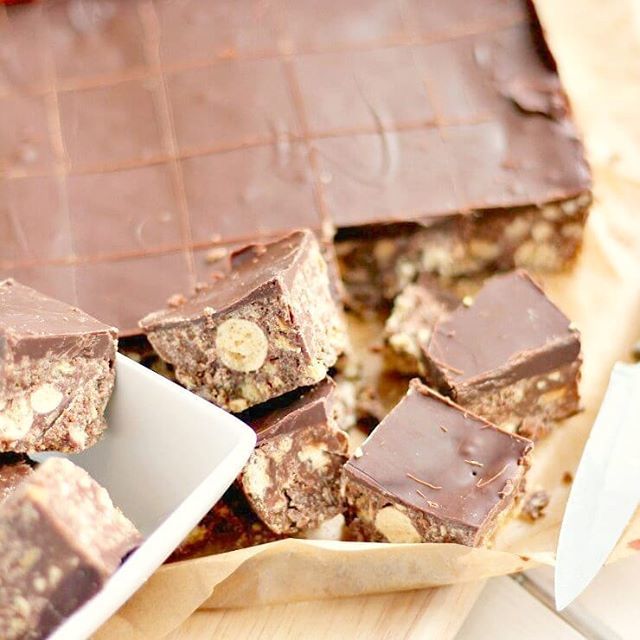 jamandcream's tweet photo. No Bake Malteser Crunch Bars! A little treat for the end of the summer holidays. the recipe is on the blog if you want to give them a go....they won't last long 😋😋
.
.
.
.
#chocolate #nobake #fdbloggers #igfoodie #instafood #feedfeed #crunchbars #foo… https://t.co/SpQkfnF3KA https://t.co/U52glnvRF8