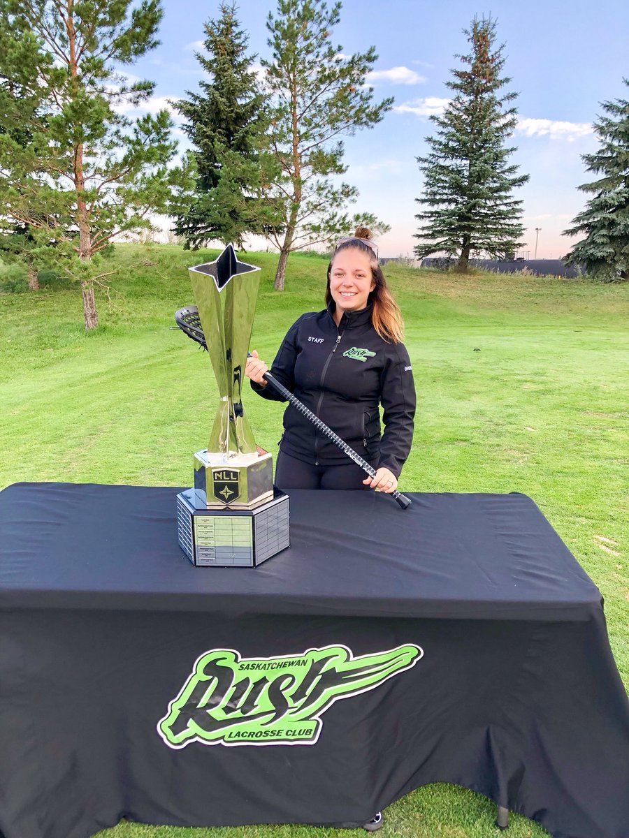 SaskRushLAX's tweet image. We came for the par-tee 🏌🏻‍♂️

Brenley Schaan, Community Relations, and the #NLLCup are hanging at @WillowsGolf for the Saskatoon @SaskParty Golf Tournament 🏆
