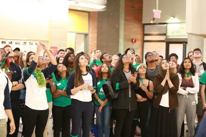 OT_ScienceCafe's tweet photo. #UOITIGNITE is only a few days away!! 🔥 Here are some #throwback pics from last year 😊 
#ScienceSMASH #UOIT #Orientation [📸: @UOITStudentLife ] https://t.co/nbcJnibJPD