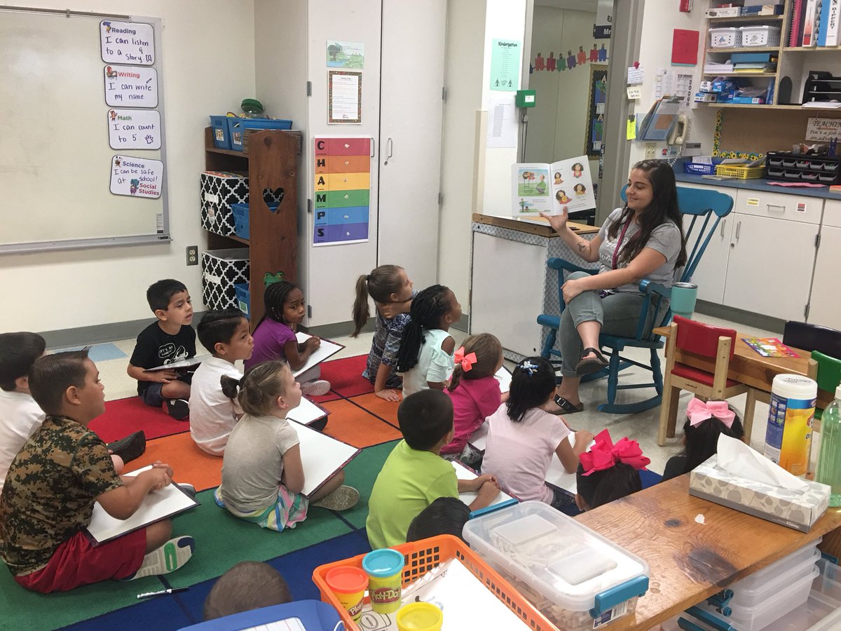 cindyjoymoreno's tweet photo. Reading and Connecting #kinderstyle #koennecketribe #MatadorFamily #MatadorPride https://t.co/Qf5ySHu74C