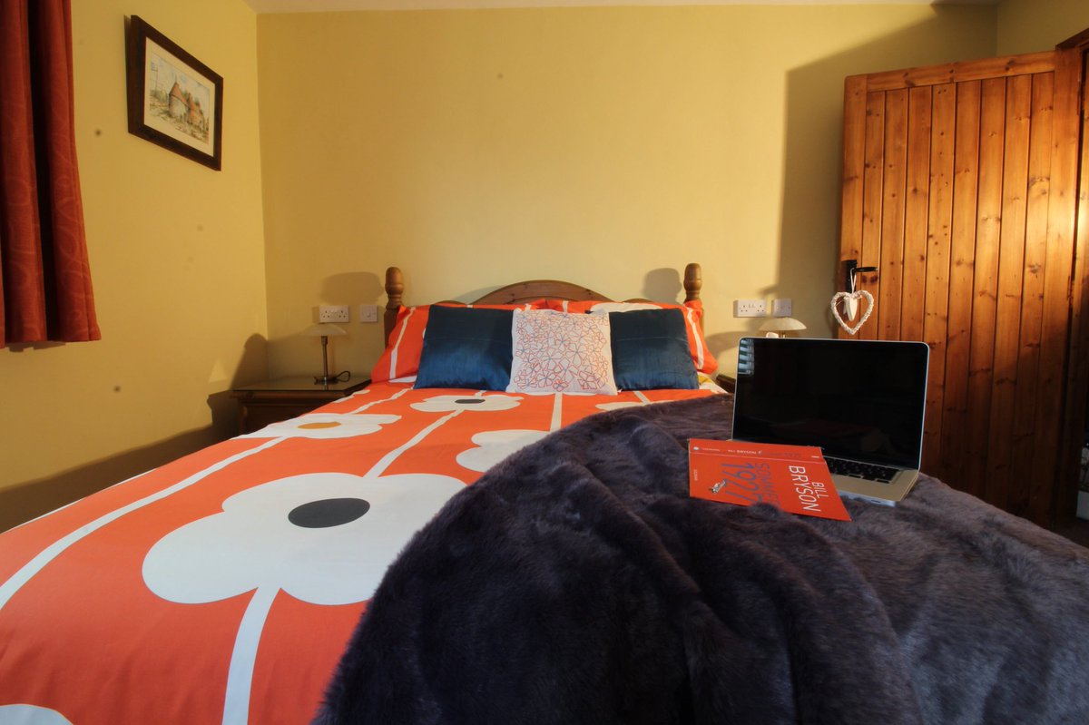 WhiteHouseFarm8's tweet image. We have availability in September, just £625 per week. Brick Kiln Cottage can sleep up to six guests.  Come and enjoy an Autumn get away. #selfcatering #Maidstone #Chartsutton #disabledaccess #indiansummer