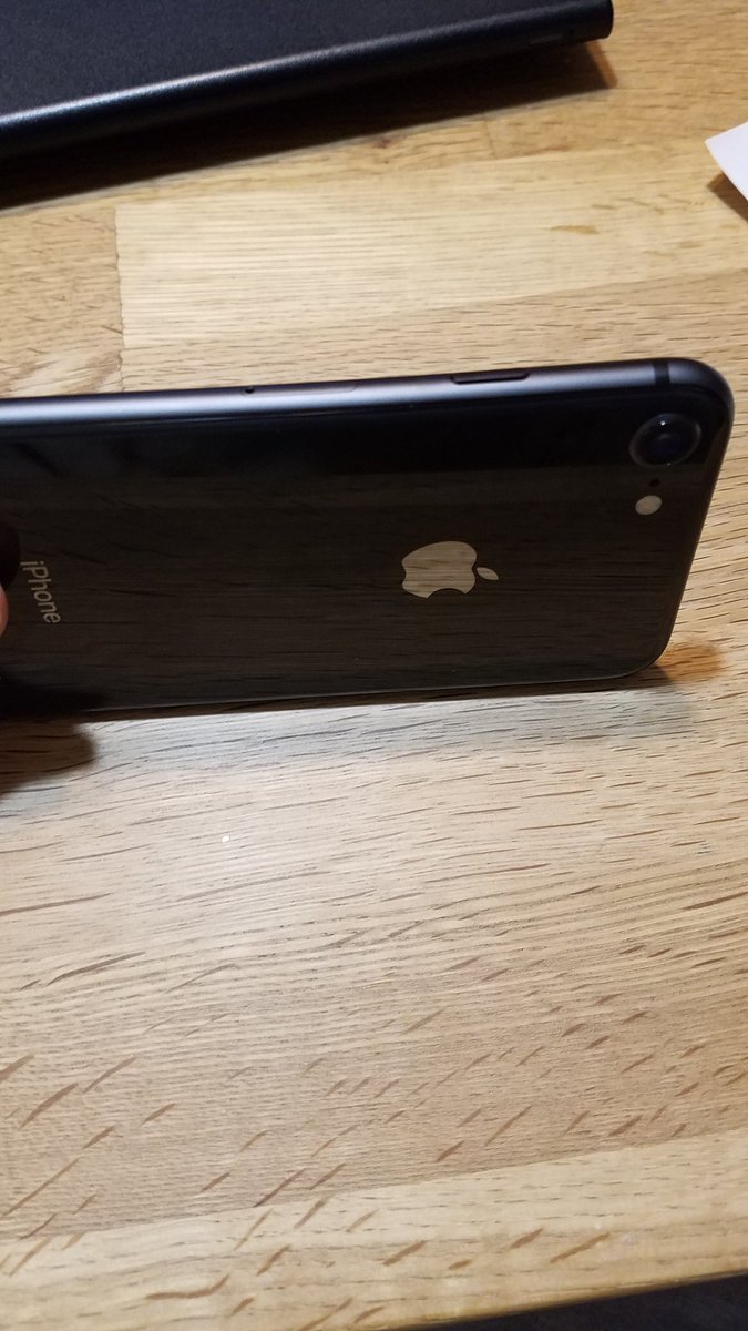 BAMF_WIC's tweet image. Thank ALL THE GODS. 

IT'S BLACK.

MY HATRED FOR APPLE BURNS... a little less fervent today.

#twophones 
#goviphone