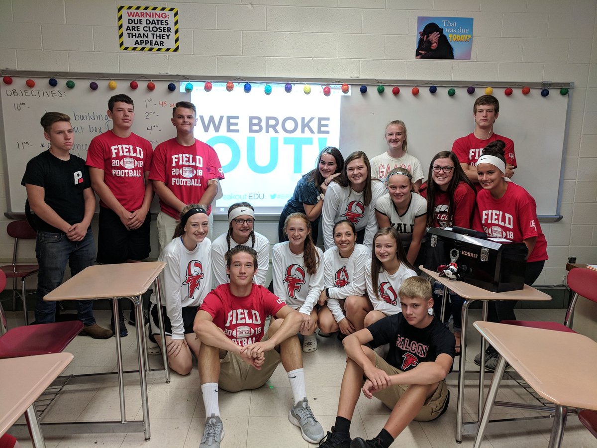 SanzoneFHS's tweet photo. @FIELD_HS Four out of five classes "escaped" our #breakoutbox today! #breakoutedu #criticalthinking https://t.co/isv2oBRqMe