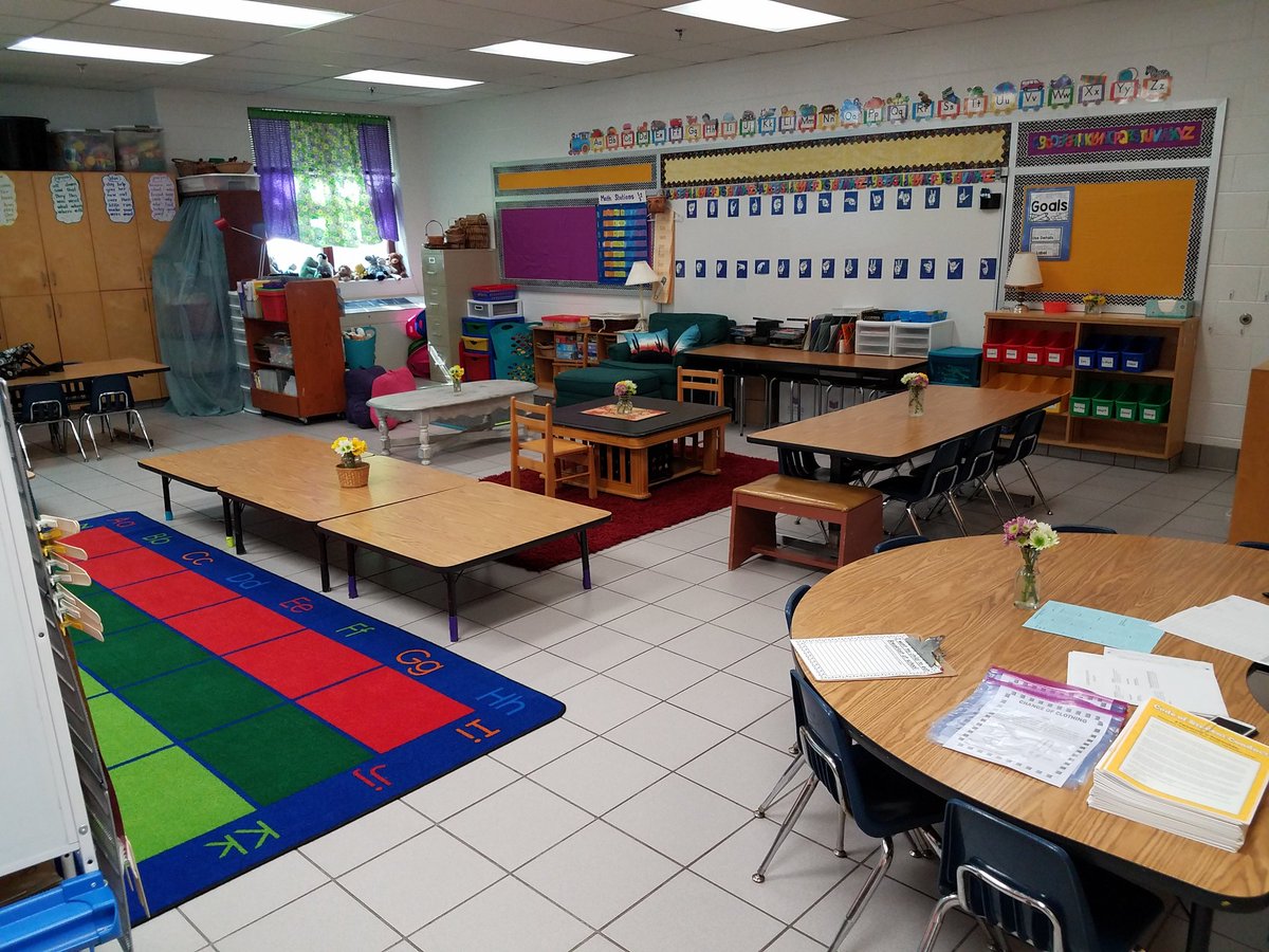 BritatheMs's tweet photo. Room 107 is ready! #theCLESway #meetandgreet #kindergartenroom #happyplace #learningplace #cantwaittomeetthestudents #teamwork #TeamworkMakesTheDreamWork https://t.co/TDH06ButkM