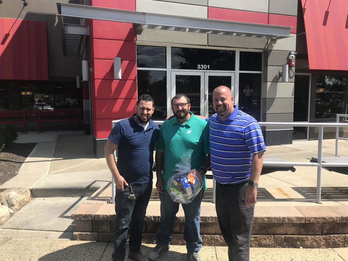 Ramos_Jon325's tweet photo. Movies basket for our movie buff!!! Thank you Tom for all you do! #proloaderappreciationday @aj_mazzola @HomeDepot6866 @blondemonkey71 @SiatkowskiJed https://t.co/6XvR9TNMEc