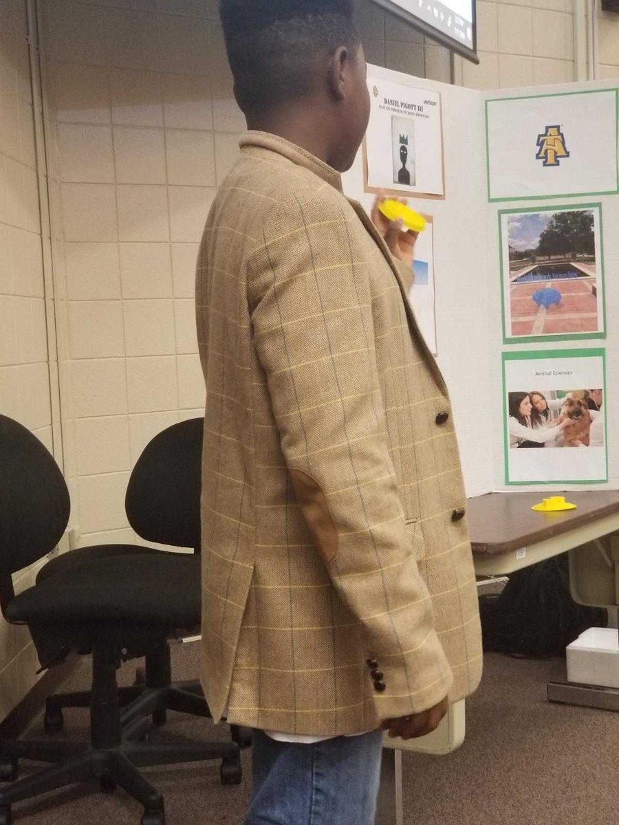 NCAT_VIL_MM's tweet image. Hard Work? No question. #NCAT #VILMM young aggies GRIND. #VerizonInnovativeLearning #Base11