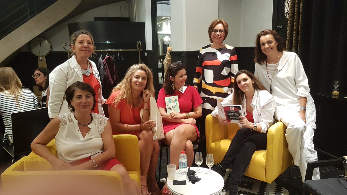 Fin de soirée #unildigital avec une photo d’équipe pour dire merci encore à tous les participant.e.s