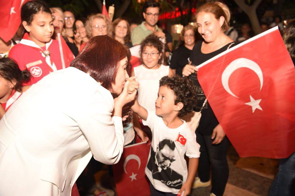 Geleceğe inançla, umutla bakan, birlik ve beraberlik duygusuyla omuz omuza yürüyen tüm vatandaşlarımıza sonsuz teşekkürler ediyorum. 

Bir kez daha Başkomutan Gazi Mustafa Kemal Atatürk'ü ve tüm kahramanlarımızı rahmet ve minnetle anıyorum. 

#30AğustosZaferBayramı