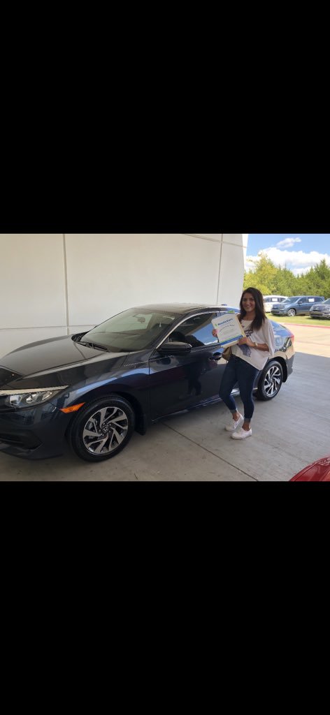 Hannah_Rose777's tweet photo. Just bought my 2 car. 2018 Honda Civic EX. I am so happy and blessed for this new journey in my life. Thanks dad for your help as well.❤️ #buildingCredit #startingcollege #ownapartment #2018ismyYear https://t.co/2TWzcS6dCu