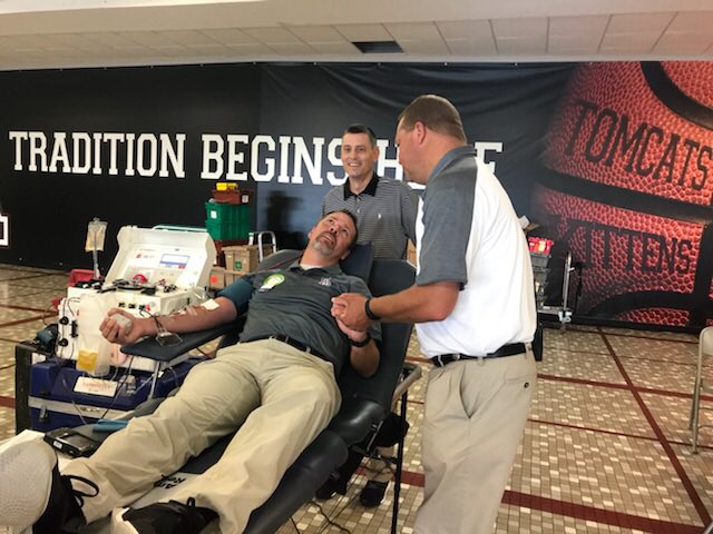 AshlandBlazer's tweet photo. 54 pints from today.  Most of them from this guy!  #AshlandProud #savealife https://t.co/PU25ILJNx7