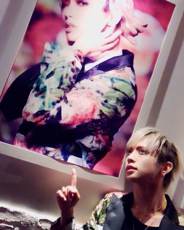 hrt_A9's tweet photo. 絵画風になってたの、皆気づいた?🌝 メモリー🌙
#ALICEINCASTLE
#A9
#AliceNine
#14th
#2018
#0825
#ヒロト王子 https://t.co/pRZbG5CGIE https://t.co/JYr2FYYPXk