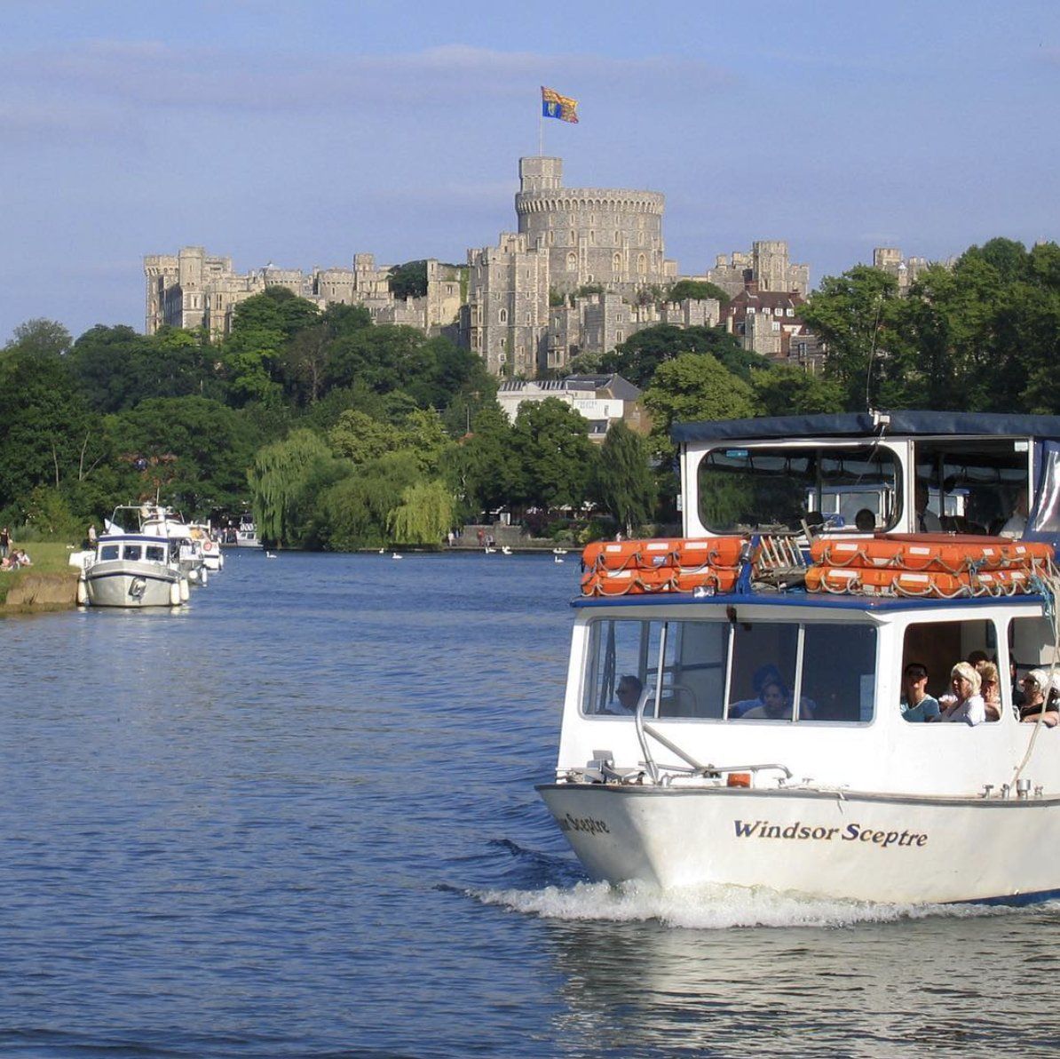 Lucy French of <a href="/FrenchBrosBoats/">French Brothers Ltd</a> shares her favourite places in her neighbourhood, Windsor, including Leftbank Restaurant at <a href="/therunnymede/">The Runnymede Hotel</a>, <a href="/OakleyCourt/">Oakley Court</a>, <a href="/RunnymedeNT/">Runnymede NT</a>, <a href="/OldCourtWin/">The Old Court</a>, <a href="/WindsorRaces/">Windsor Racecourse</a>, <a href="/TheatreWindsor/">Theatre Royal Windsor</a> buff.ly/2LeJTuh