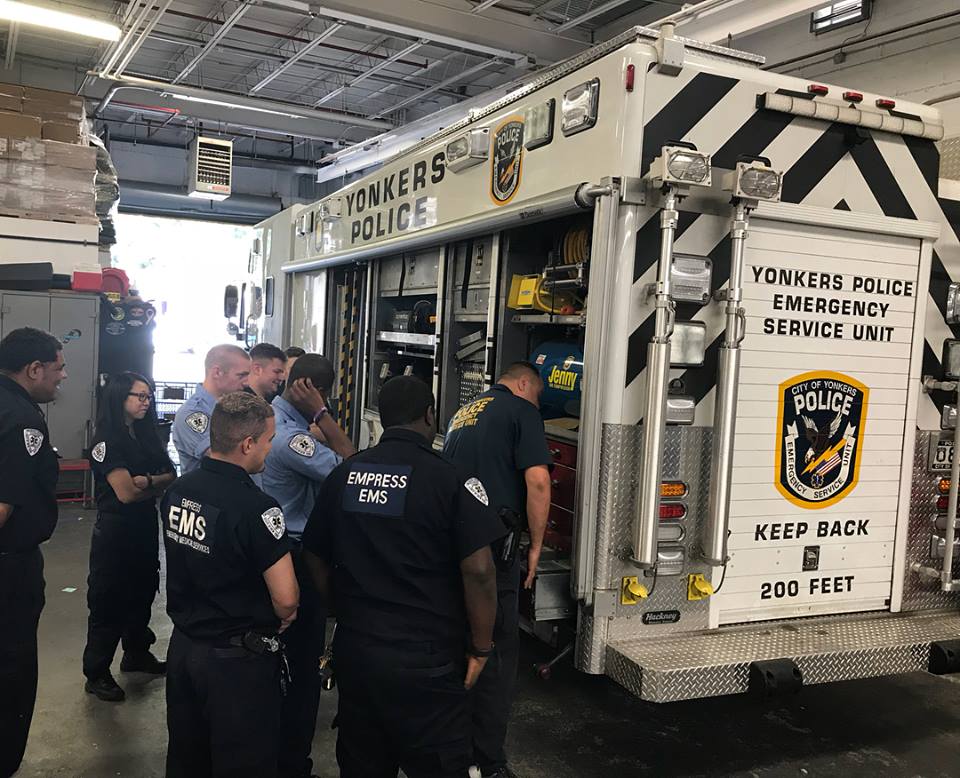 EmpressEMS's tweet photo. P.O. Borreli of #YonkersPDESU brought Class 18-01 down for inter-agency training. Great partnership! #SpecialOperations #ESU #EmergencyServicesUnit @empressemssod @YonkersPD https://t.co/7avvxAGbQG