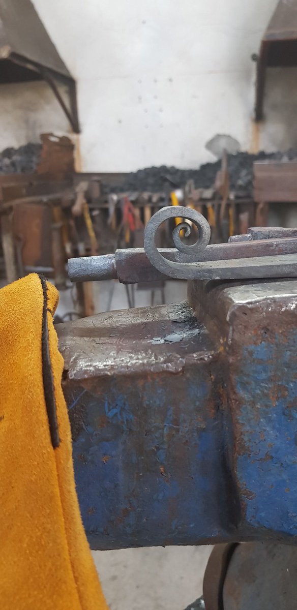 hotmilkforge's tweet photo. Just a cool wee work in progress pic from last weekend's Blacksmithing Course #hotmilkforge #artistblacksmith #irishblacksmith #irishartistblacksmith #artistblacksmith #learntoblacksmith #ThursdayMotivation https://t.co/LK6dwR93rr