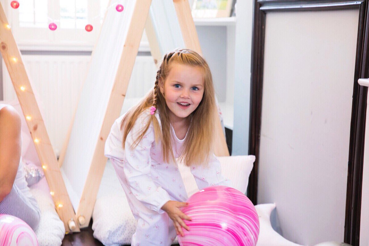 It’s nearly the weekend!!! Which means we get to see lots of happy and smiling faces soon 😁🙌🏻🦄 #Sleepover #partytime