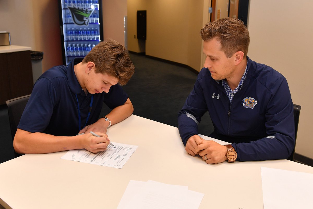 EdmOilKings's tweet image. The #OilKings are proud to announce the signings of forwards Kobe Verbicky (2018 second-round pick) &amp;amp; Carson Latimer (2018 third-round pick)!