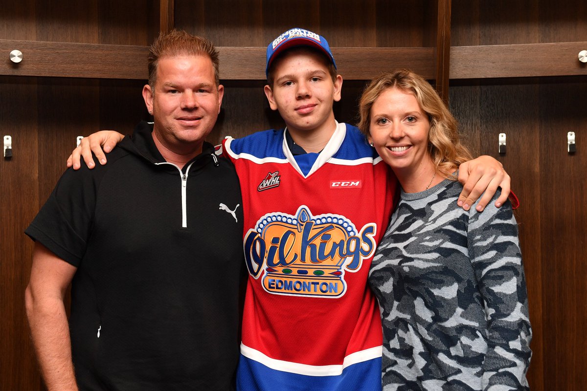 EdmOilKings's tweet image. The #OilKings are proud to announce the signings of forwards Kobe Verbicky (2018 second-round pick) &amp;amp; Carson Latimer (2018 third-round pick)!