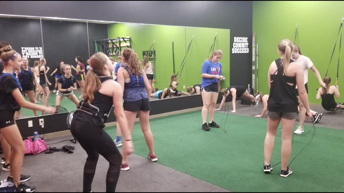 huskiesdance's tweet photo. Thank you Owatonna fitness for hosting our dance team for their fall conditioning! #workhard #octoberiscomingfast https://t.co/dxOxVjFkUe