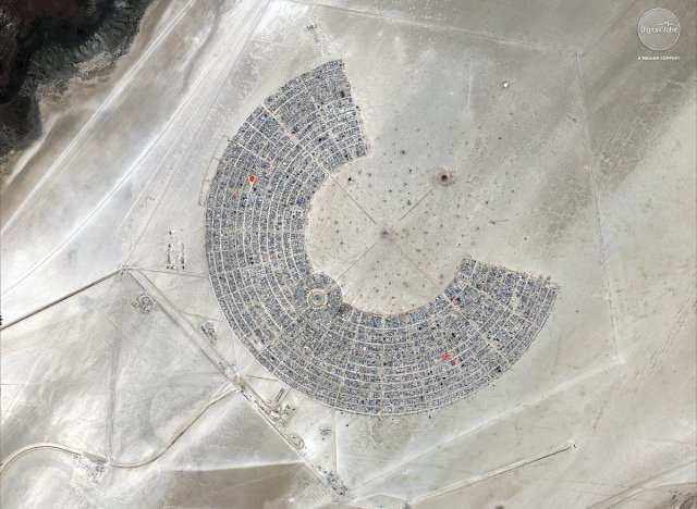 JoshInCO's tweet image. Looking good Burning Man! Image captured 8/29 with @DigitalGlobe #WorldView2 #burningman bit.ly/2omhedB
